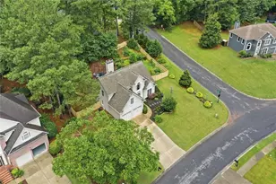 1027 Deer Hollow Dr, Woodstock, GA 30189 - Photo 4