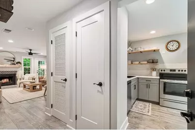 302 Teal Court #302, Roswell, GA 30076 - Photo 2