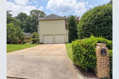 11295 Vedrines Drive, Alpharetta, GA 30022 - Photo 4
