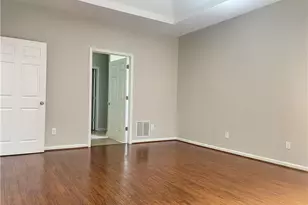 385 Blackwood Ln, Suwanee, GA 30024 - Photo 6