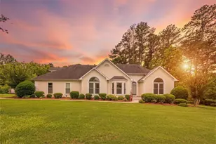 155 Noble Forest Dr, Fayetteville, GA 30215 - Photo 2