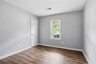 5202 Scarbrough Ln, Stone Mountain, GA 30088 - Photo 16