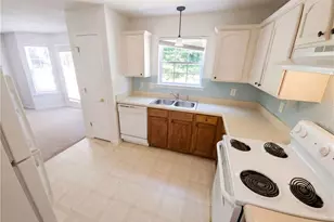 220 Fox Creek Blvd, Woodstock, GA 30188 - Photo 2