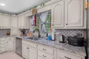 1310 Vineyard Dr, Conyers, GA 30013 - Photo 14