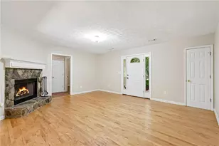 33 Bridgewater Dr, Newnan, GA 30265 - Photo 6
