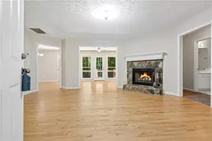 33 Bridgewater Dr, Newnan, GA 30265 - Photo 4