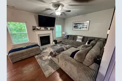 1073 Shadow Glen Drive, Fairburn, GA 30213 - Photo 10