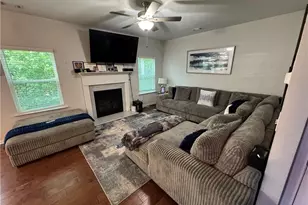 1073 Shadow Glen Drive, Fairburn, GA 30213 - Photo 10