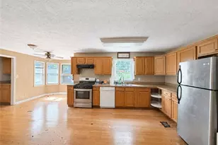 677 Bankshire Dr, Suwanee, GA 30024 - Photo 4