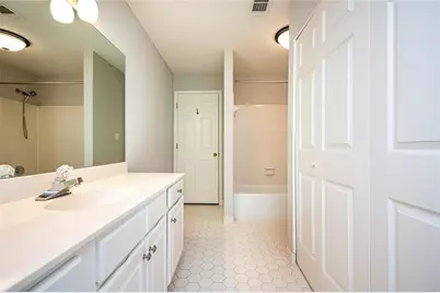 26202 Plantation Drive NE #202, Atlanta, GA 30324 - Photo 10