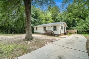 114 Howell Dr SW, Atlanta, GA 30331 - Photo 1