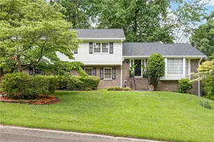 422 Woodstone W Dr, Marietta, GA 30068 - Photo 2