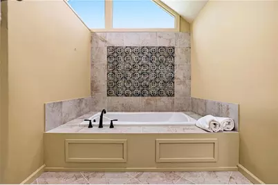 2571 Meadowglen Trail, Snellville, GA 30078 - Photo 16