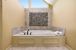 2571 Meadowglen Trail, Snellville, GA 30078 - Photo 16