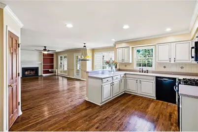 2571 Meadowglen Trail, Snellville, GA 30078 - Photo 4