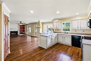 2571 Meadowglen Trail, Snellville, GA 30078 - Photo 4