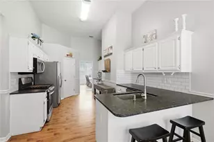 4389 Chatham View Dr, Buford, GA 30518 - Photo 6