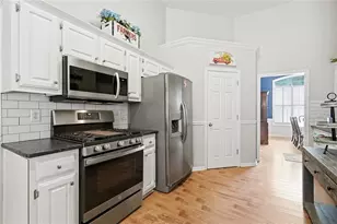 4389 Chatham View Dr, Buford, GA 30518 - Photo 8