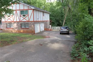 4194 Indian Manor Dr, Stone Mountain, GA 30083 - Photo 2