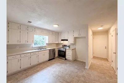 6486 Lynndale Lane, Morrow, GA 30260 - Photo 2