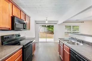 561 Double Creek Dr, Lawrenceville, GA 30045 - Photo 10
