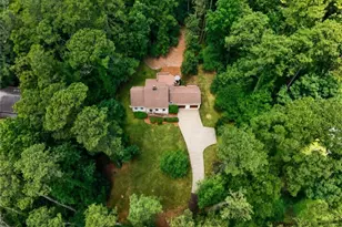 208 Nacoochee Dr, Woodstock, GA 30188 - Photo 2