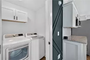 8 S Eugenia Pl NW, Atlanta, GA 30318 - Photo 10