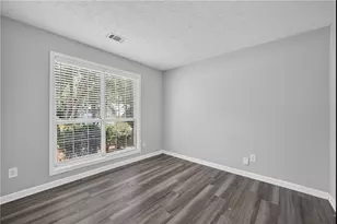 530 Sterling Pointe Ct, Lawrenceville, GA 30043 - Photo 4