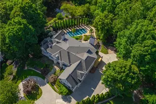 1055 Hedgerose Ln, Roswell, GA 30075 - Photo 2