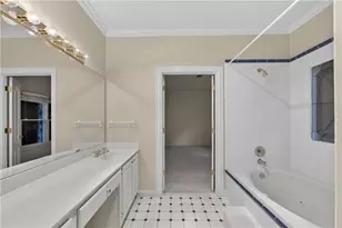 1055 Hedgerose Ln, Roswell, GA 30075 - Photo 32