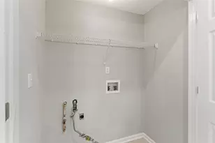 4680 Sterling Oaks Ct, Lilburn, GA 30047 - Photo 32
