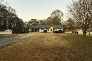 498 Ridge Ave SW, Mableton, GA 30126 - Photo 2