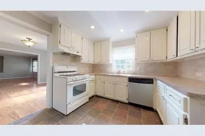 1674 Beacon Hill Boulevard, Atlanta, GA 30329 - Photo 6