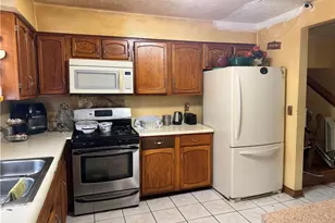 9519 Forest Knoll Dr, Jonesboro, GA 30238 - Photo 2