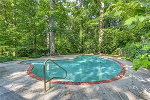 6885 Heathfield Dr, Atlanta, GA 30328 - Photo 4
