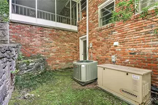 6885 Heathfield Dr, Atlanta, GA 30328 - Photo 40