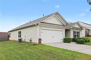 4205 Magnolia Pl, Gainesville, GA 30504 - Photo 2