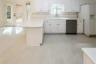 4128 Mayflower Ct, Lilburn, GA 30047 - Photo 10