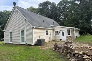 1526 Lost Mountain Rd, Powder Springs, GA 30127 - Photo 4