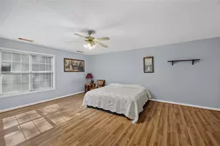 860 Scenic Lake Dr, Lawrenceville, GA 30045 - Photo 32