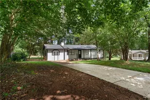 672 Lookout Ct, Lawrenceville, GA 30043 - Photo 2