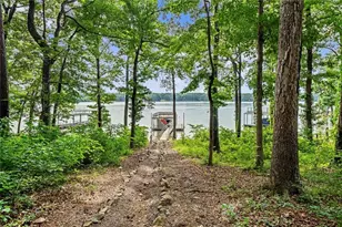 224 Lakeshore Cir SE, Acworth, GA 30101 - Photo 2