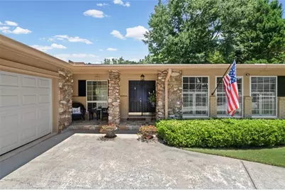 2730 Fontainebleau Drive, Dunwoody, GA 30360 - Photo 2