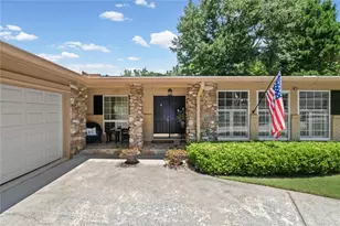 2730 Fontainebleau Dr, Dunwoody, GA 30360 - Photo 2