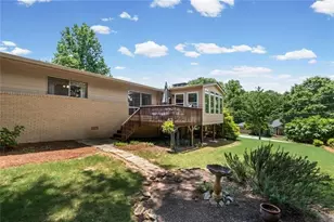 2730 Fontainebleau Dr, Dunwoody, GA 30360 - Photo 20