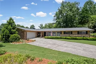 2730 Fontainebleau Dr, Dunwoody, GA 30360 - Photo 1