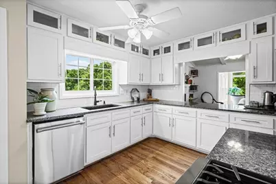 2730 Fontainebleau Drive, Dunwoody, GA 30360 - Photo 10
