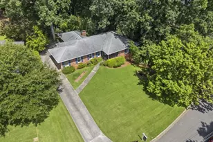 4870 Lansbury Dr, Sandy Springs, GA 30342 - Photo 6