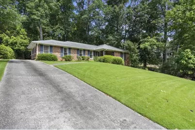 4870 Lansbury Drive, Sandy Springs, GA 30342 - Photo 8
