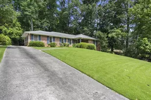 4870 Lansbury Dr, Sandy Springs, GA 30342 - Photo 8